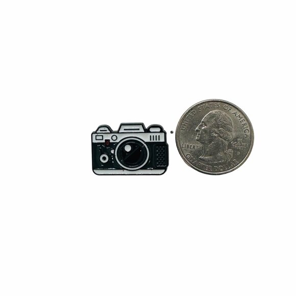 ✨Vintage Retro Camera Enamel Pin Black Photography Accessory Traveling Art New - Picture 5 of 5